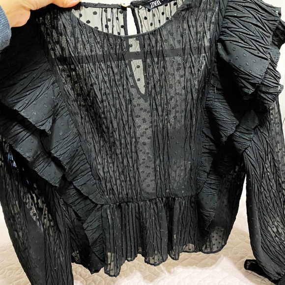 Zara Too Ruffled - Picture 3 of 6